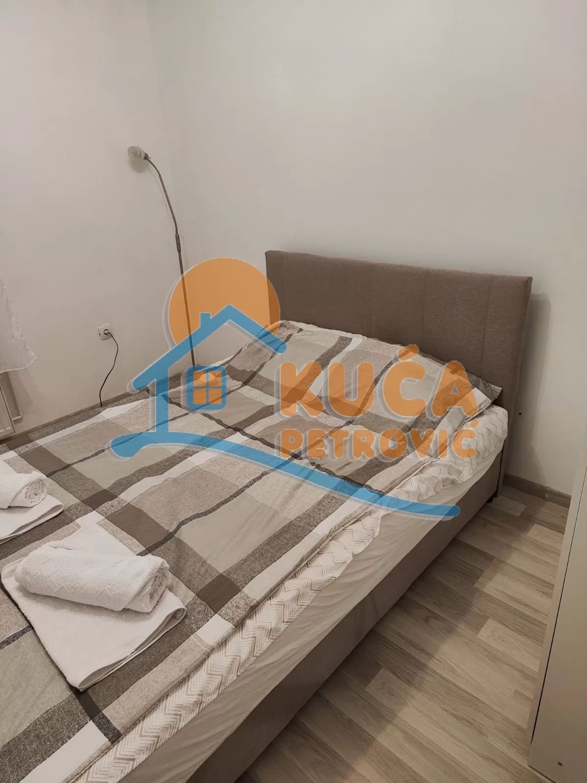 Jednosoban stan, 40 m2, Centar, Trg Pavla Stojkovića ID: i-016726 11