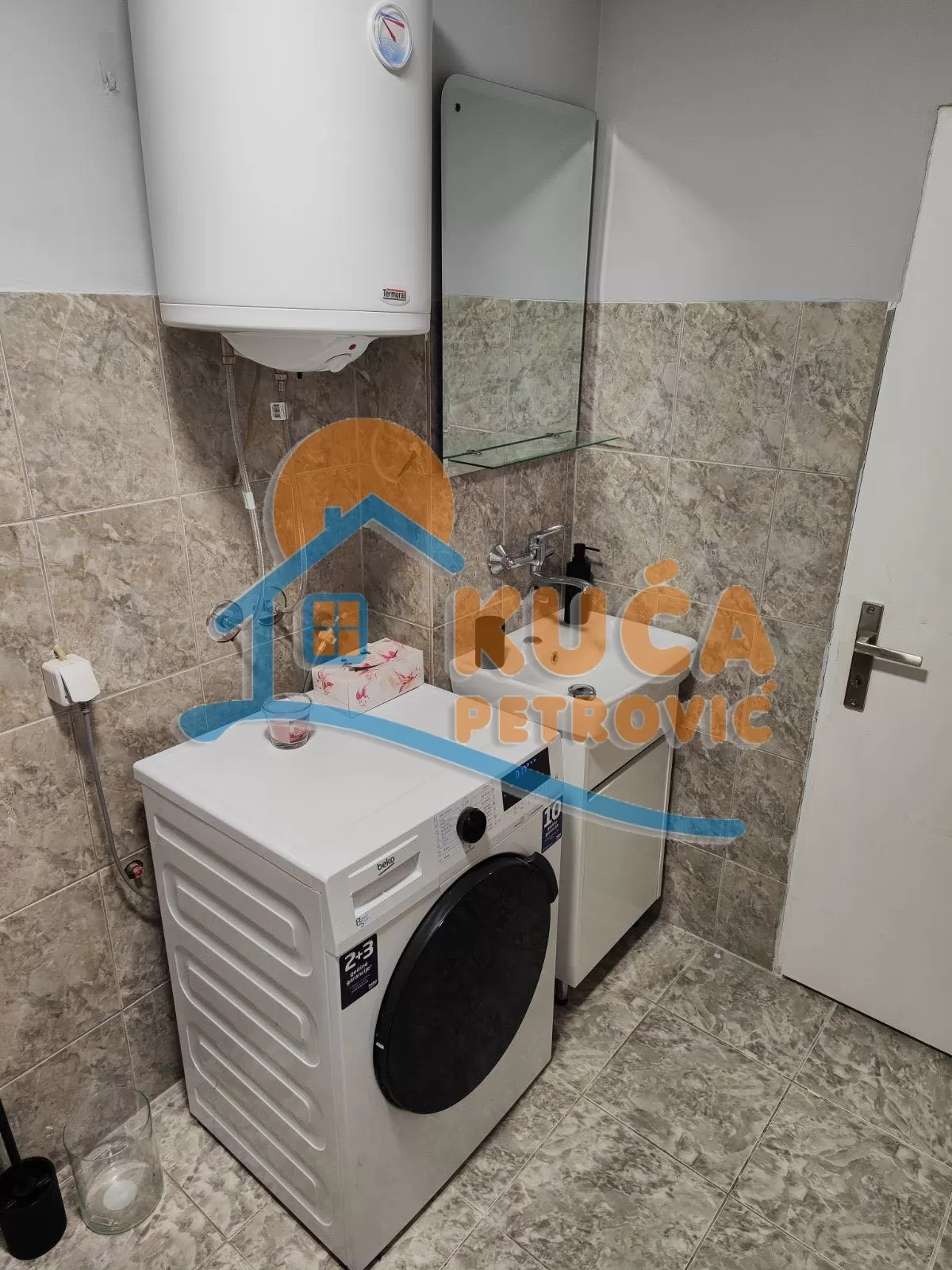 Jednosoban stan, 40 m2, Centar, Trg Pavla Stojkovića ID: i-016726 16