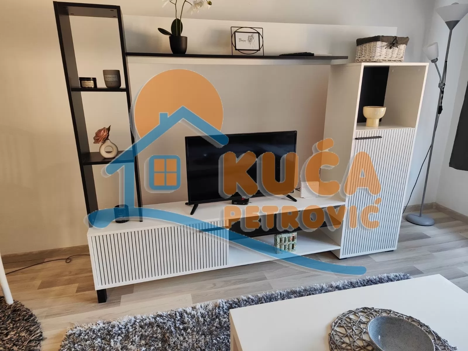 Jednosoban stan, 40 m2, Centar, Trg Pavla Stojkovića ID: i-016726 4