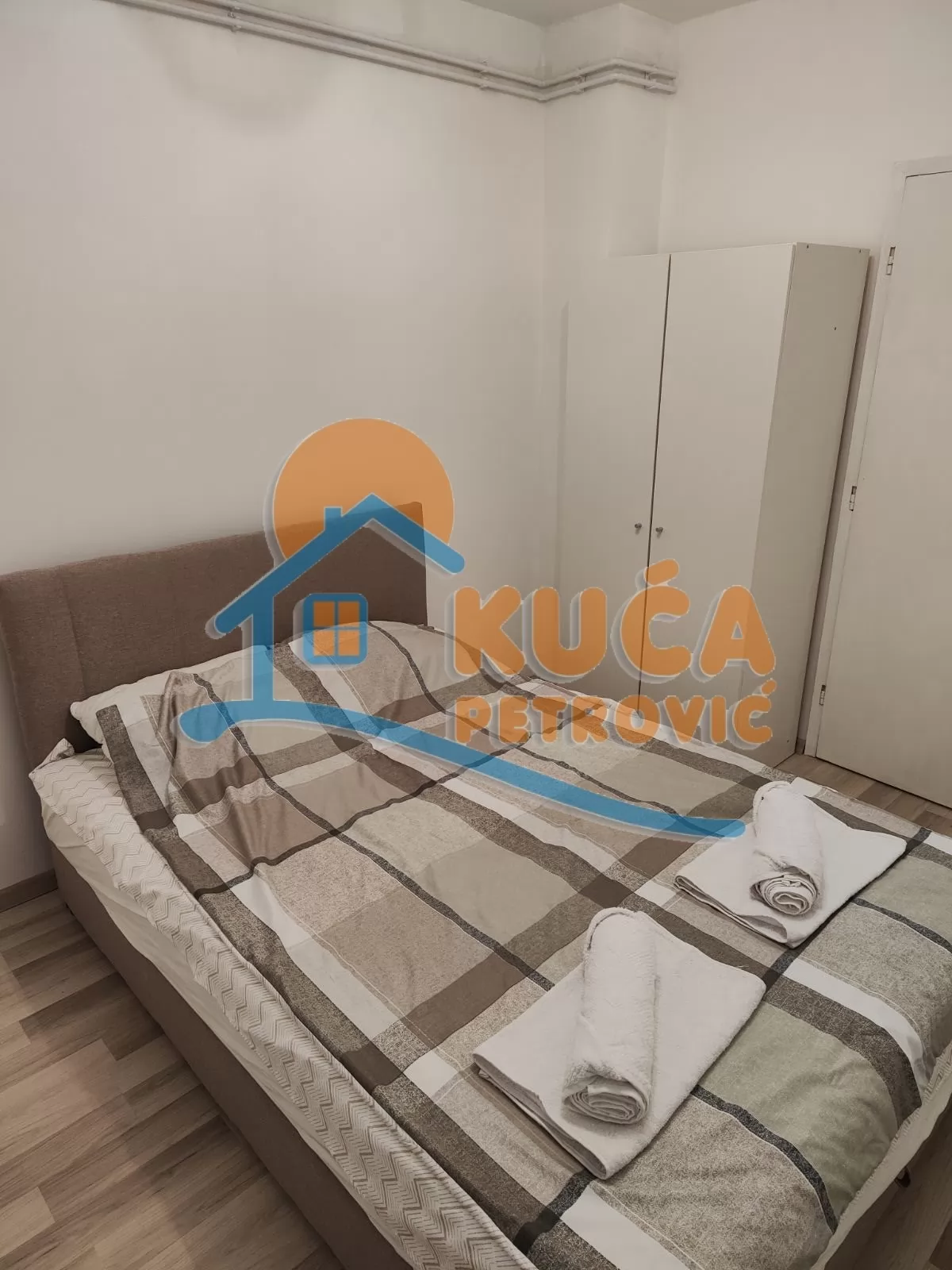 Jednosoban stan, 40 m2, Centar, Trg Pavla Stojkovića ID: i-016726 9