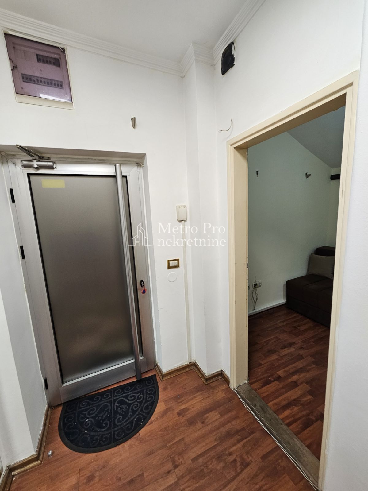 Dvoiposoban stan na prodaju  Slavija  42m2   15m2 terasa 5