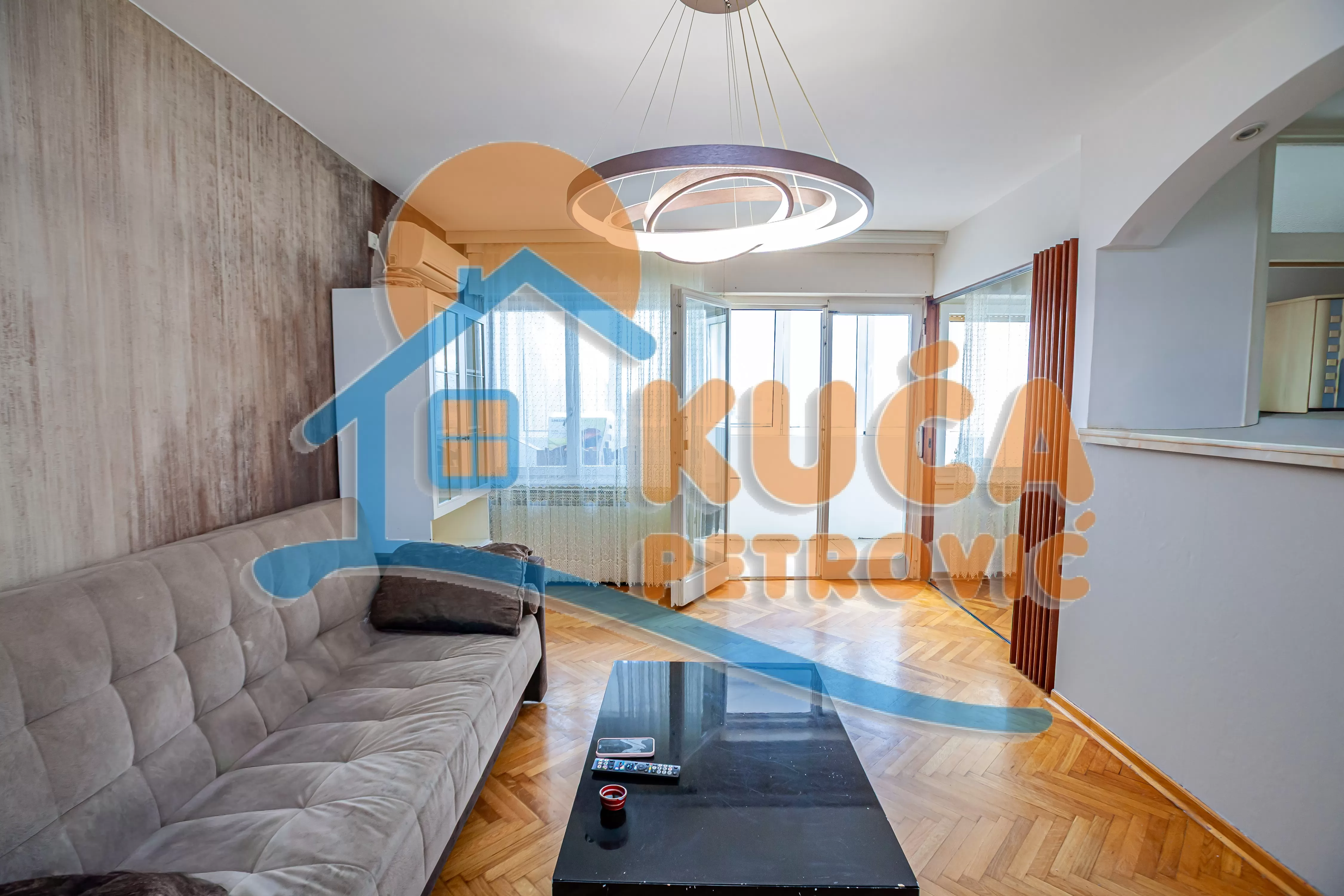 četvorosoban stan, 94 m2, Centar, Trg 14. oktobra ID: p-016736 1