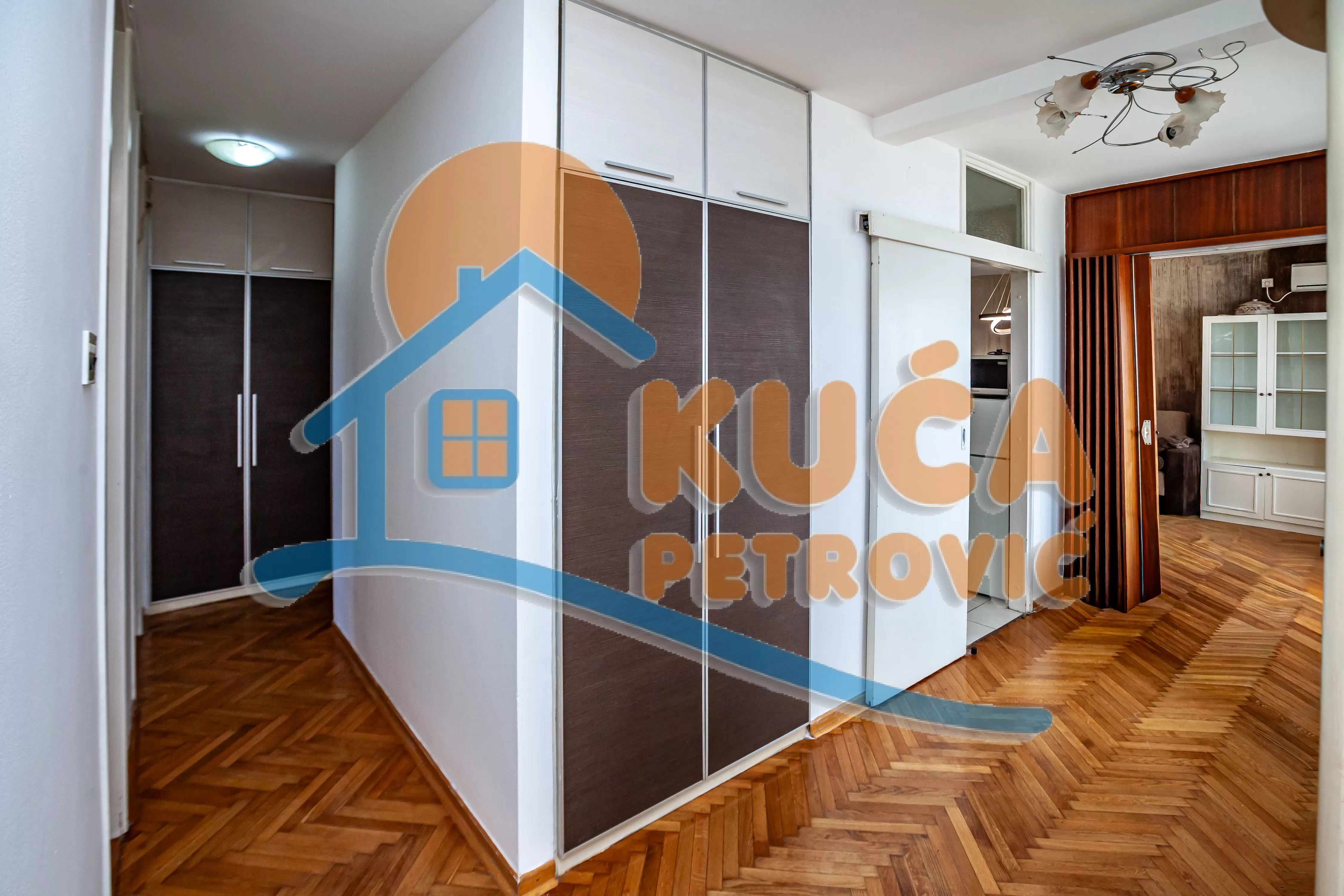 četvorosoban stan, 94 m2, Centar, Trg 14. oktobra ID: p-016736 10