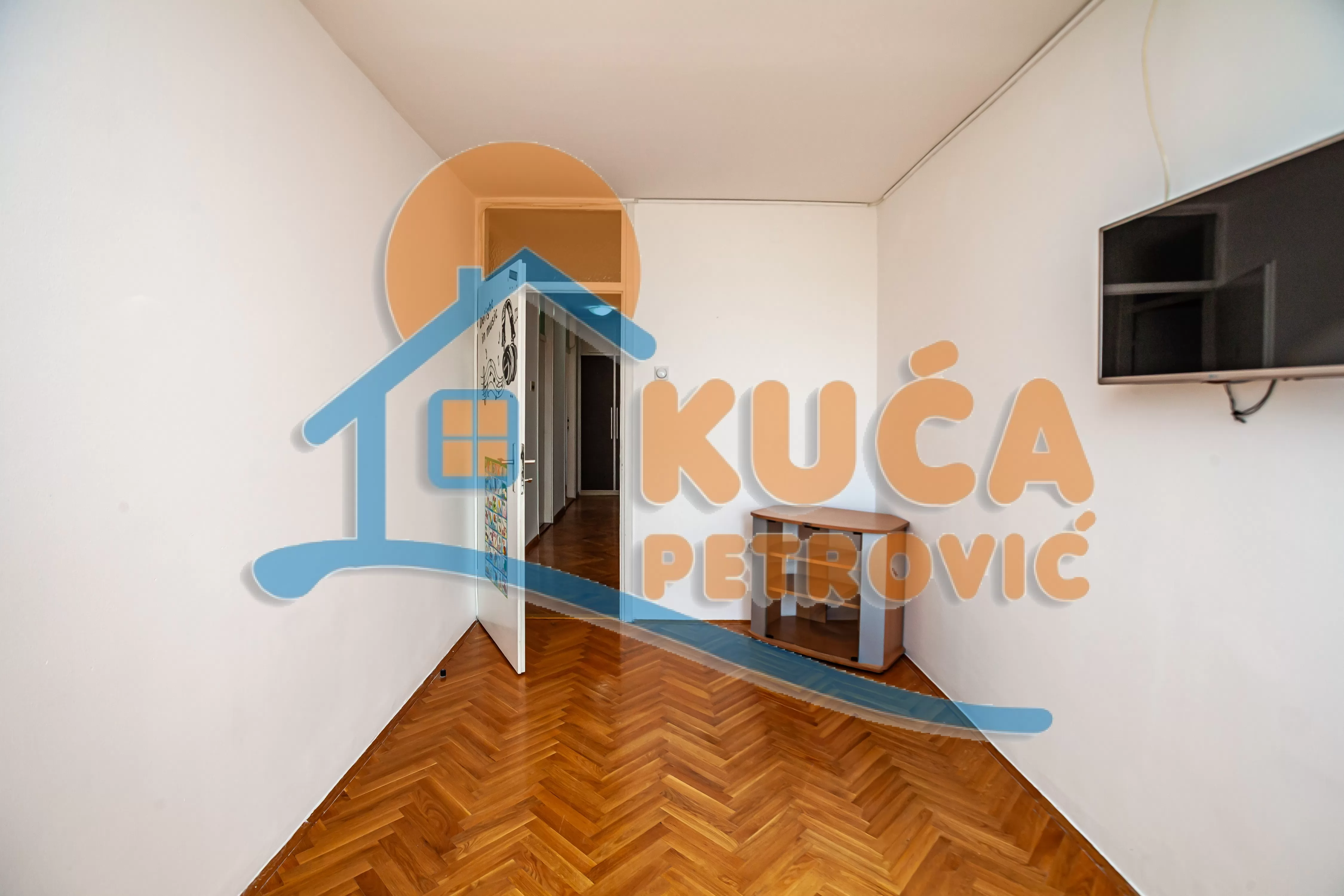 četvorosoban stan, 94 m2, Centar, Trg 14. oktobra ID: p-016736 15