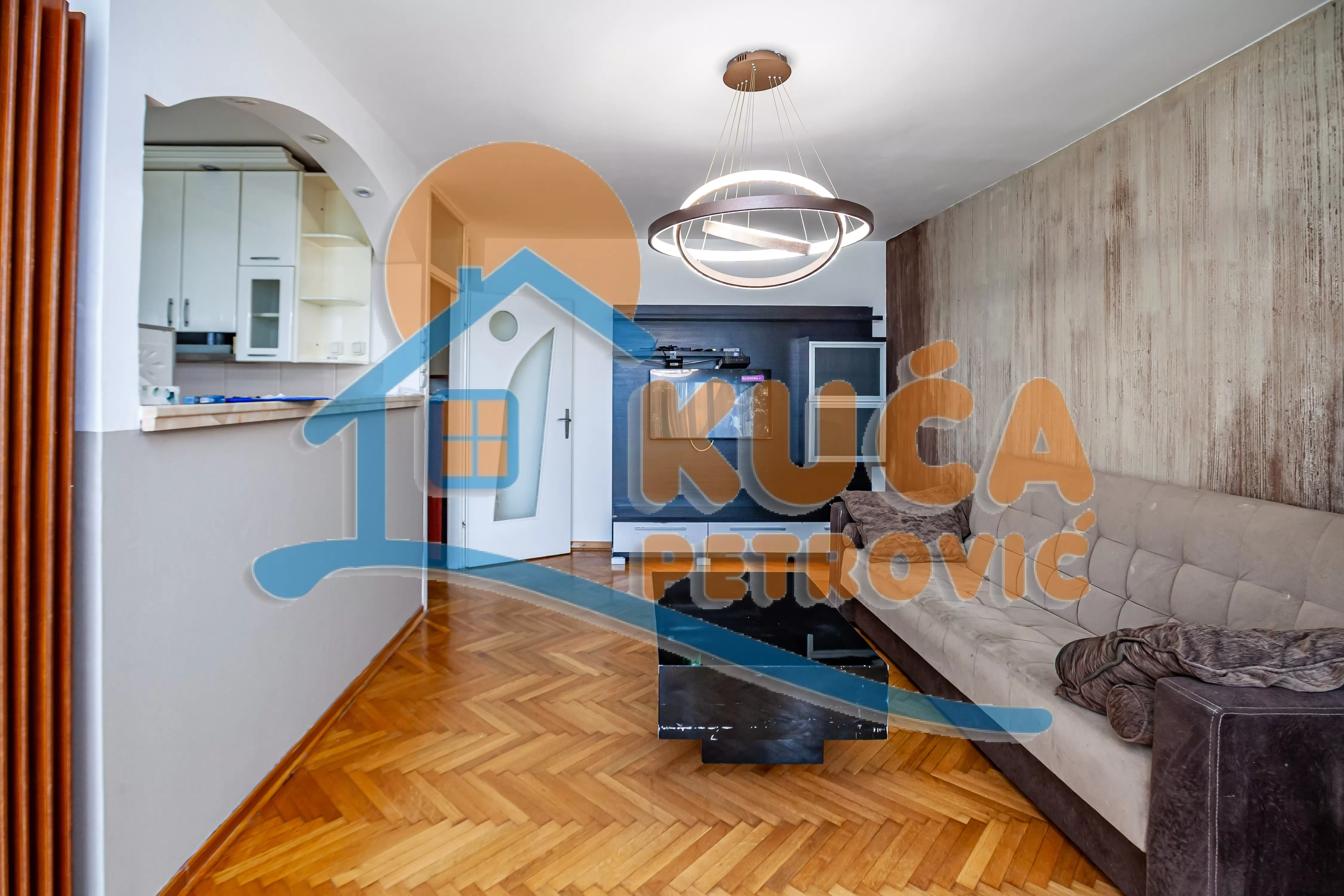 četvorosoban stan, 94 m2, Centar, Trg 14. oktobra ID: p-016736 2