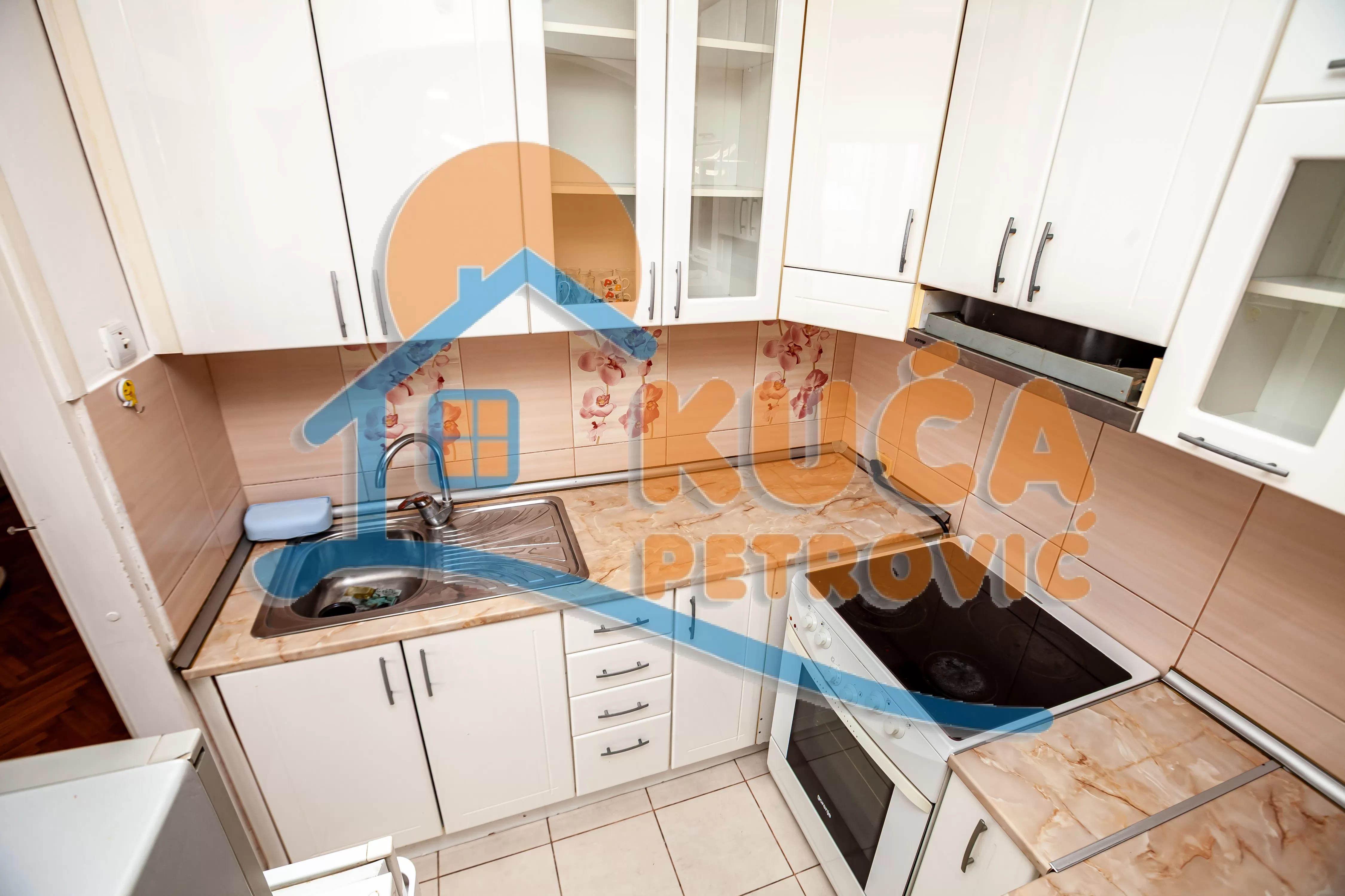 četvorosoban stan, 94 m2, Centar, Trg 14. oktobra ID: p-016736 7