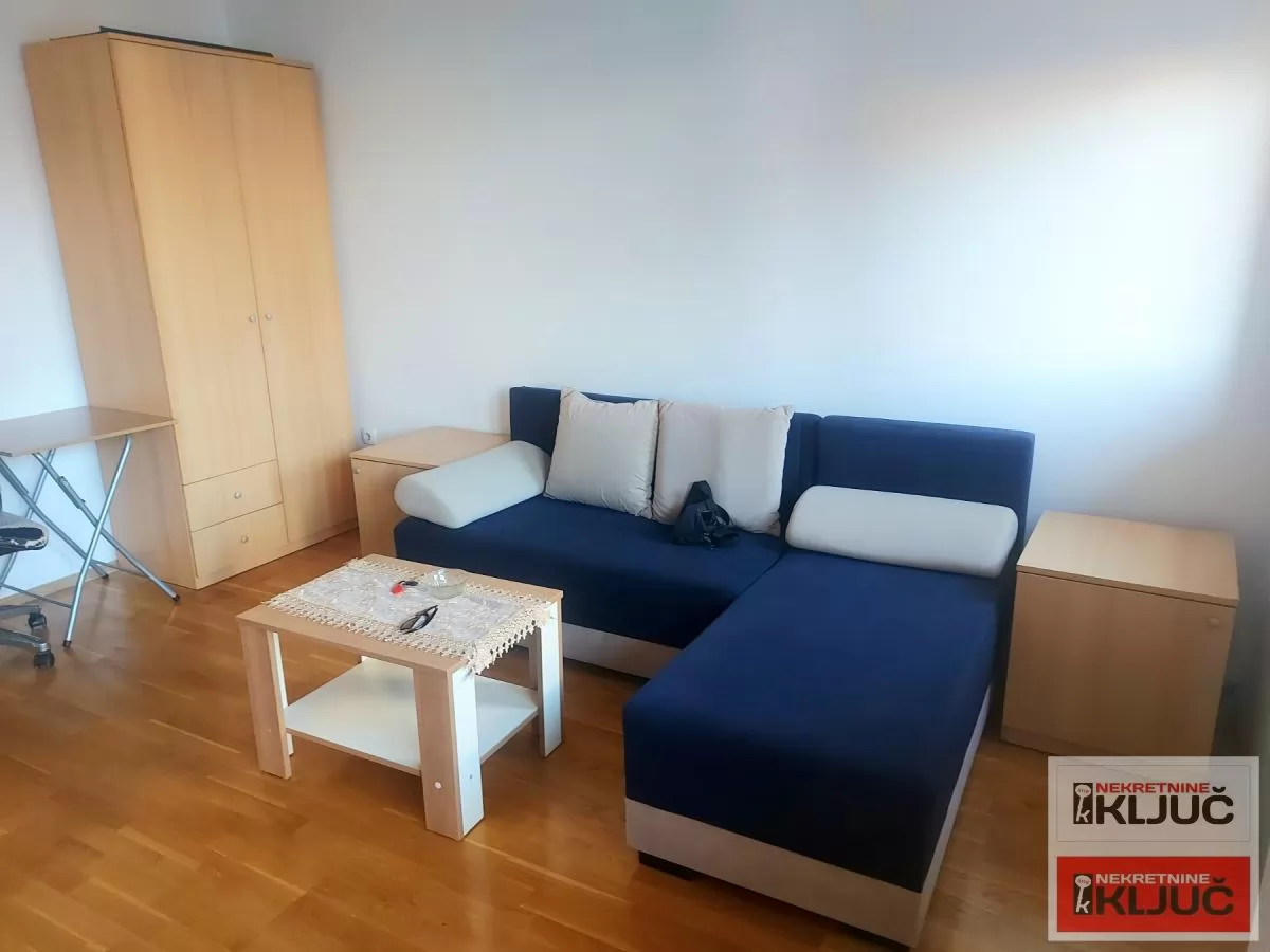 Garsonjera 30 m², Sajmište, Novi Sad, 3. sprat 1