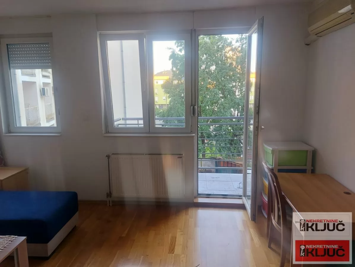 Garsonjera 30 m², Sajmište, Novi Sad, 3. sprat 2