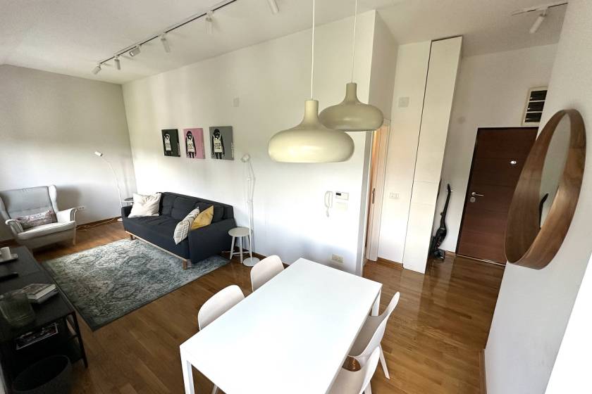 Svetao 1 5 stan bez lifta na Miljakovcu  46m2 2