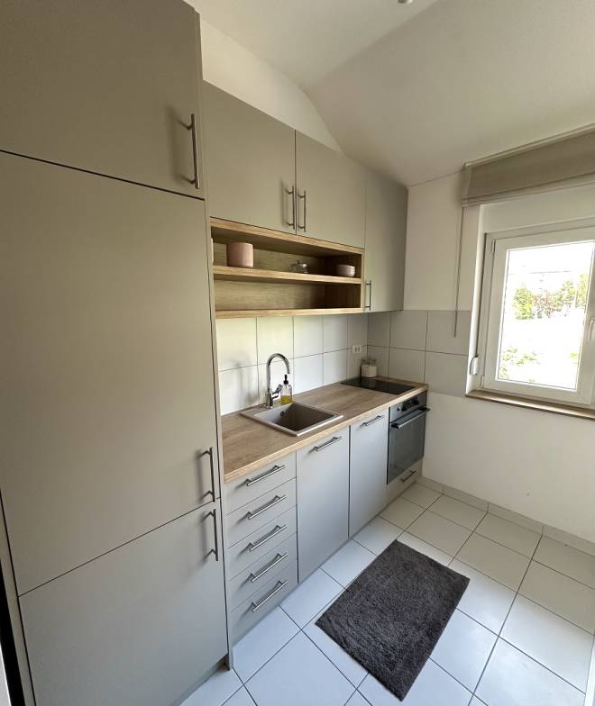 Svetao 1 5 stan bez lifta na Miljakovcu  46m2 3