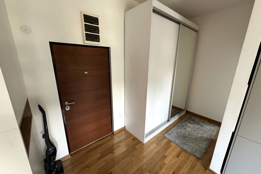 Svetao 1 5 stan bez lifta na Miljakovcu  46m2 4