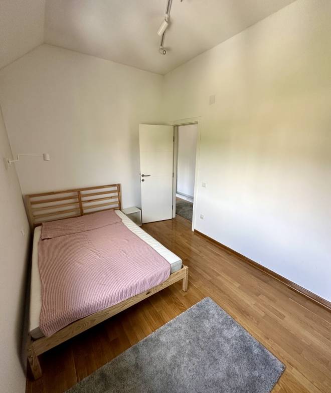 Svetao 1 5 stan bez lifta na Miljakovcu  46m2 5