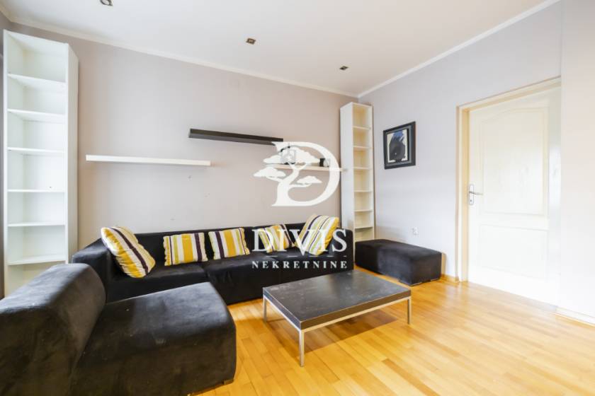 Renoviran 3 0 stan u Sarajevskoj ulici  68m2 1