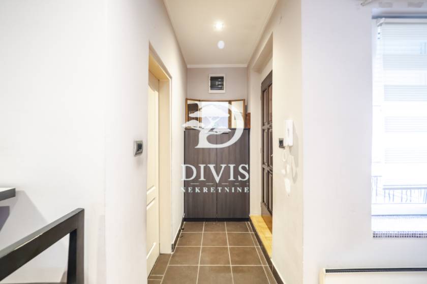Renoviran 3 0 stan u Sarajevskoj ulici  68m2 3