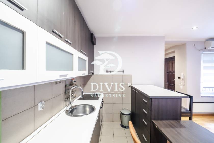 Renoviran 3 0 stan u Sarajevskoj ulici  68m2 2