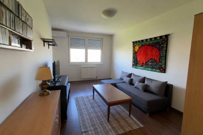 Svetao trosoban stan sa terasom u Mirijevu  77m2 3