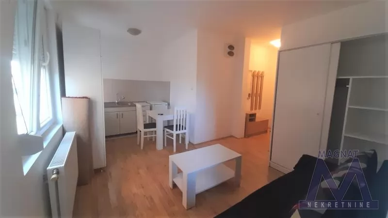 Stan,NOVI SAD,CARA DUŠANA,kv: 21, € 230, ID: 9101342 1