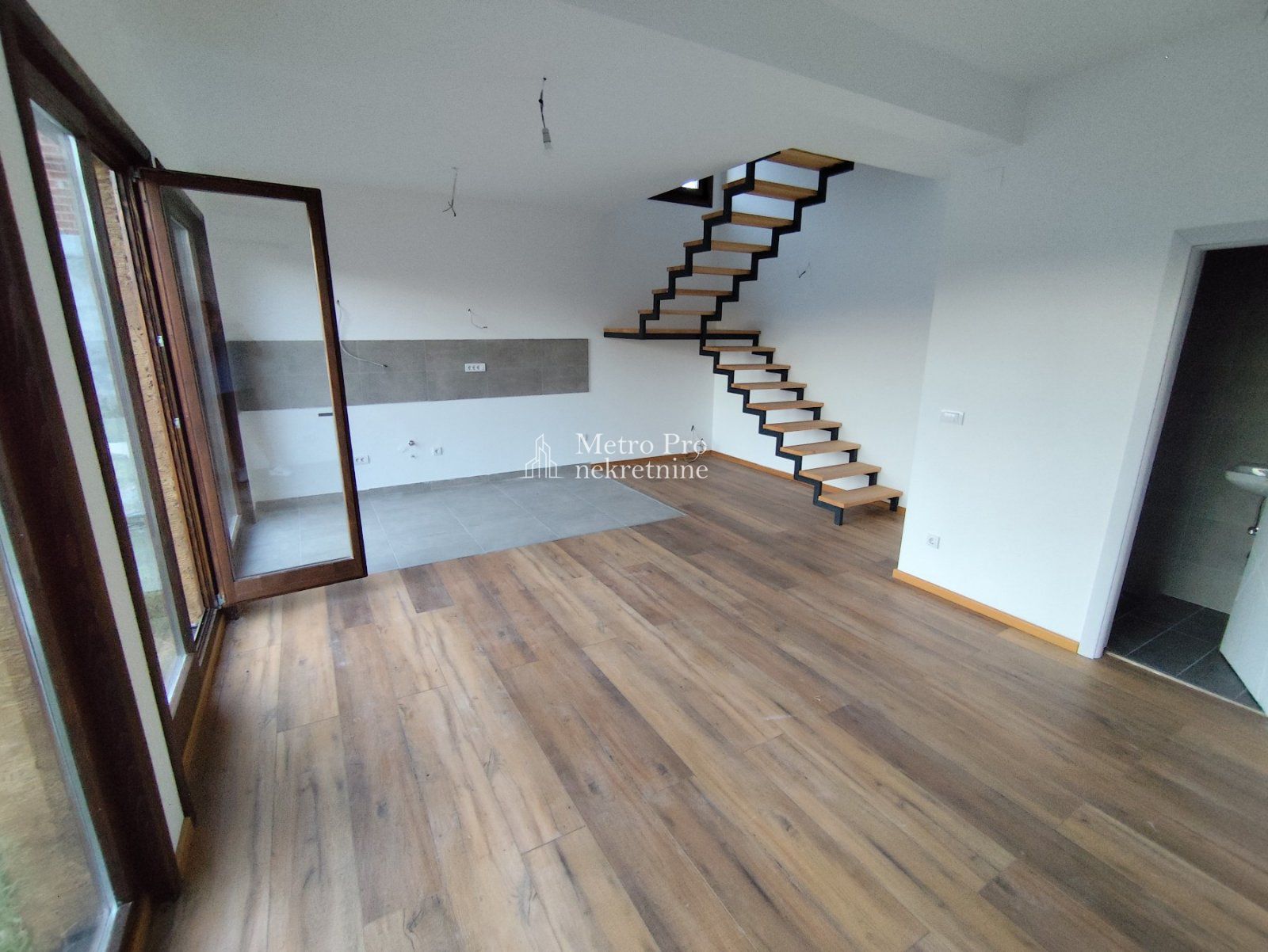Novogradnja  uknjizen  Borca  4 0  86m2 3