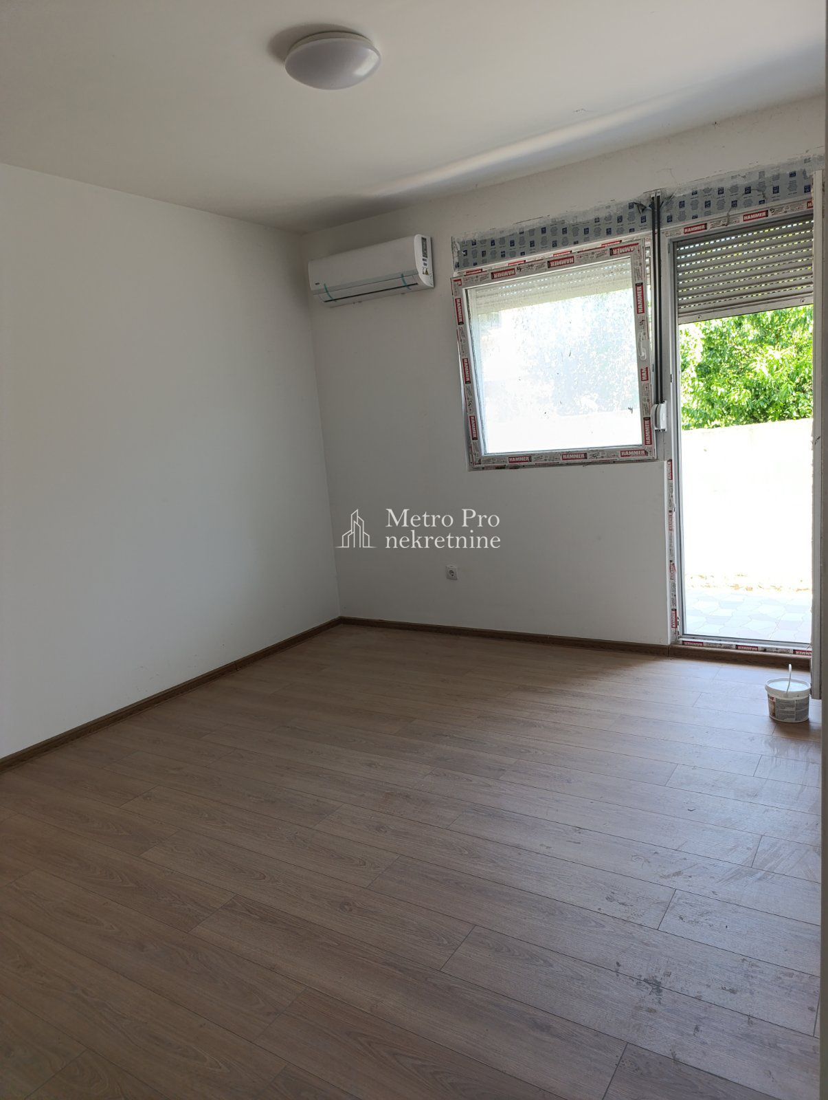 Borča  JNA   2 5s stan 49m²   dvorište 30m²  prizemlje  novogradnja 1
