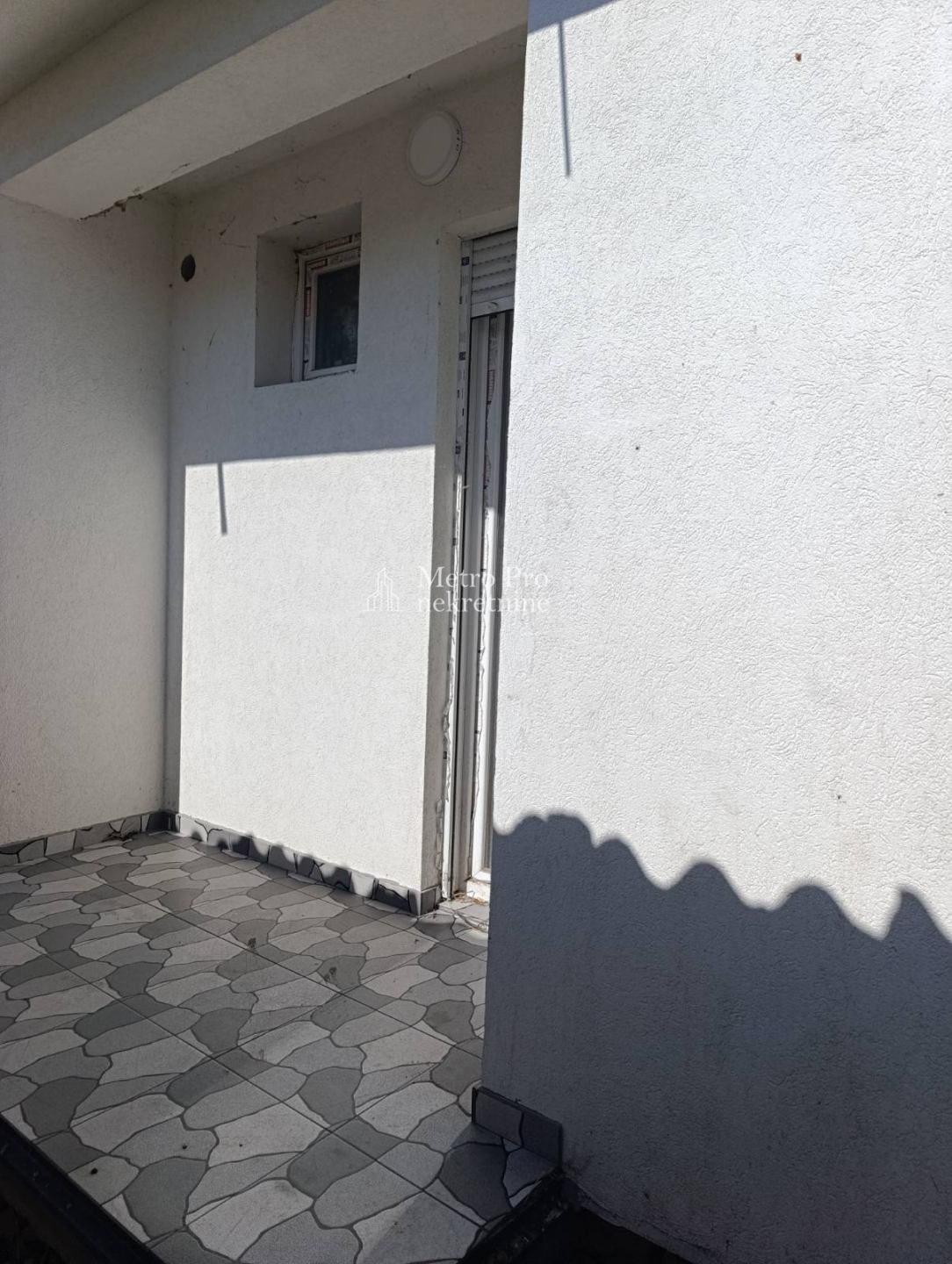 Borča  JNA   2 5s stan 49m²   dvorište 30m²  prizemlje  novogradnja 3