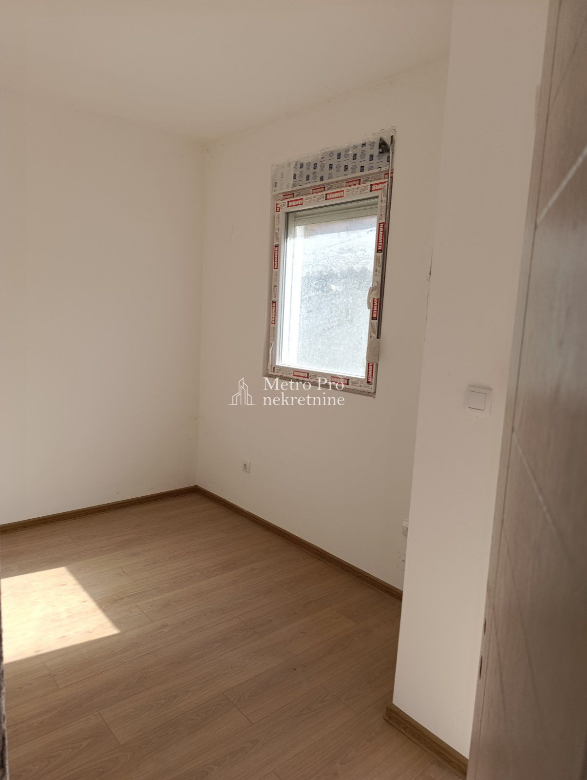 Borča  JNA   2 5s stan 49m²   dvorište 30m²  prizemlje  novogradnja 5