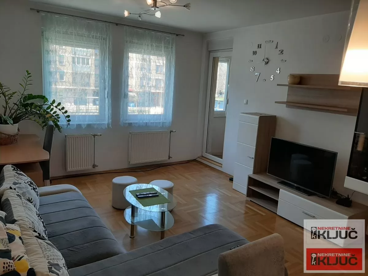 Jednoiposoban stan 45 m², Sajmište, Novi Sad 1