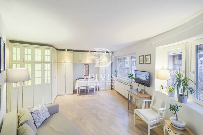 Izdajemo 2 0 stan  Internacionalnih brigada  Neimar 47m² 2