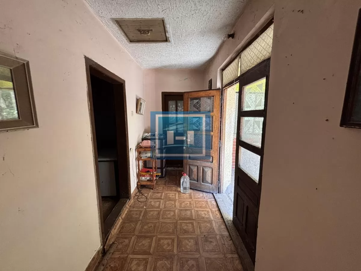 Kuća sa kompletnim imanjem i pomoćnim objektom u samom centru sela 23