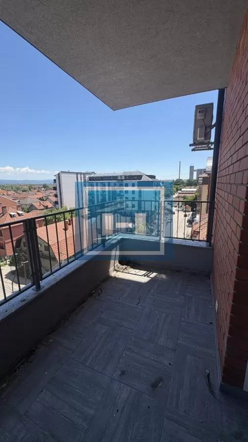 Luksuzan petosoban stan u novoj zgradi u centru grada + dve garaže 5
