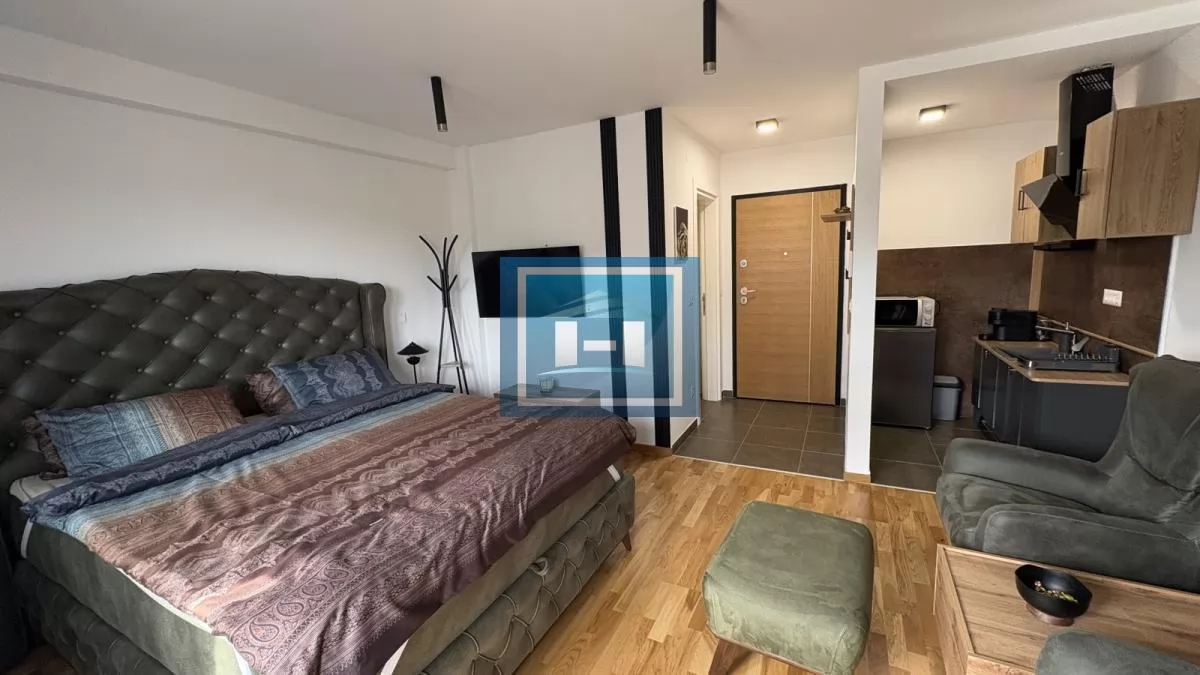 Na prodaju kompletno nameštena garsonjera površine 29 m² sa terasom 1