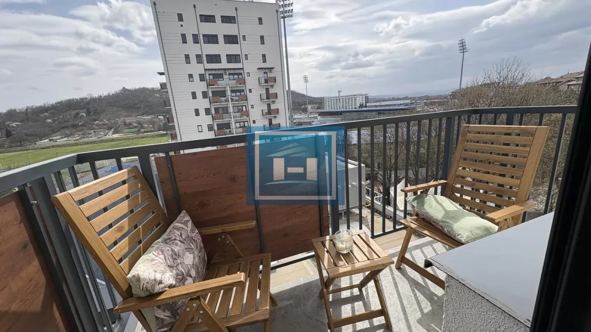 Na prodaju kompletno nameštena garsonjera površine 29 m² sa terasom 12