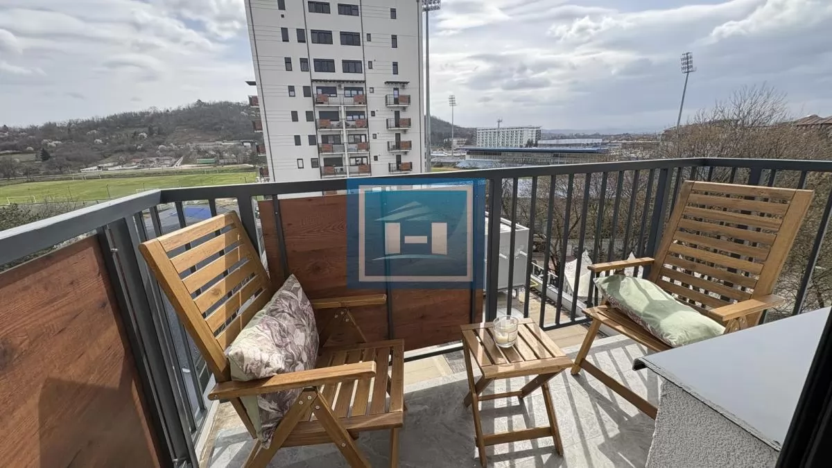 Na prodaju kompletno nameštena garsonjera površine 29 m² sa terasom 13