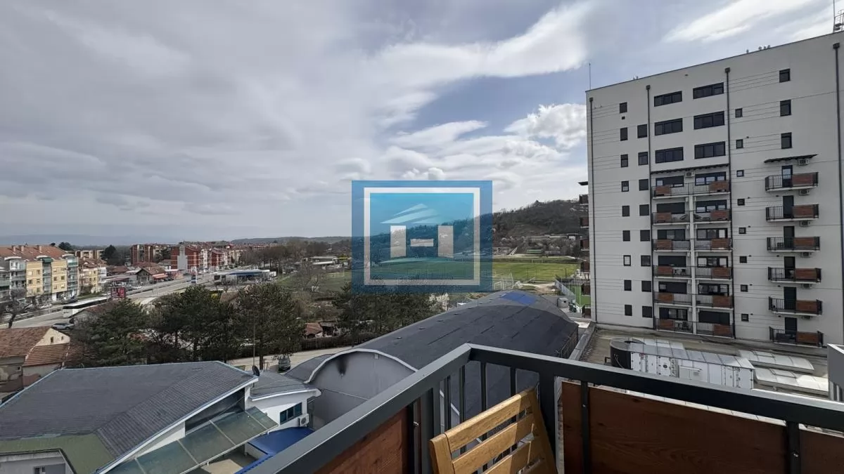 Na prodaju kompletno nameštena garsonjera površine 29 m² sa terasom 14