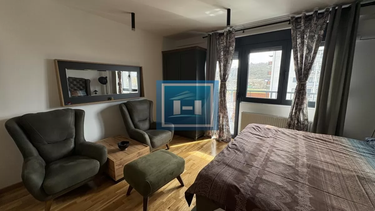 Na prodaju kompletno nameštena garsonjera površine 29 m² sa terasom 3