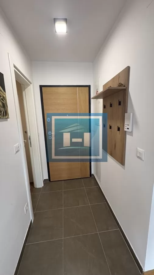 Na prodaju kompletno nameštena garsonjera površine 29 m² sa terasom 8