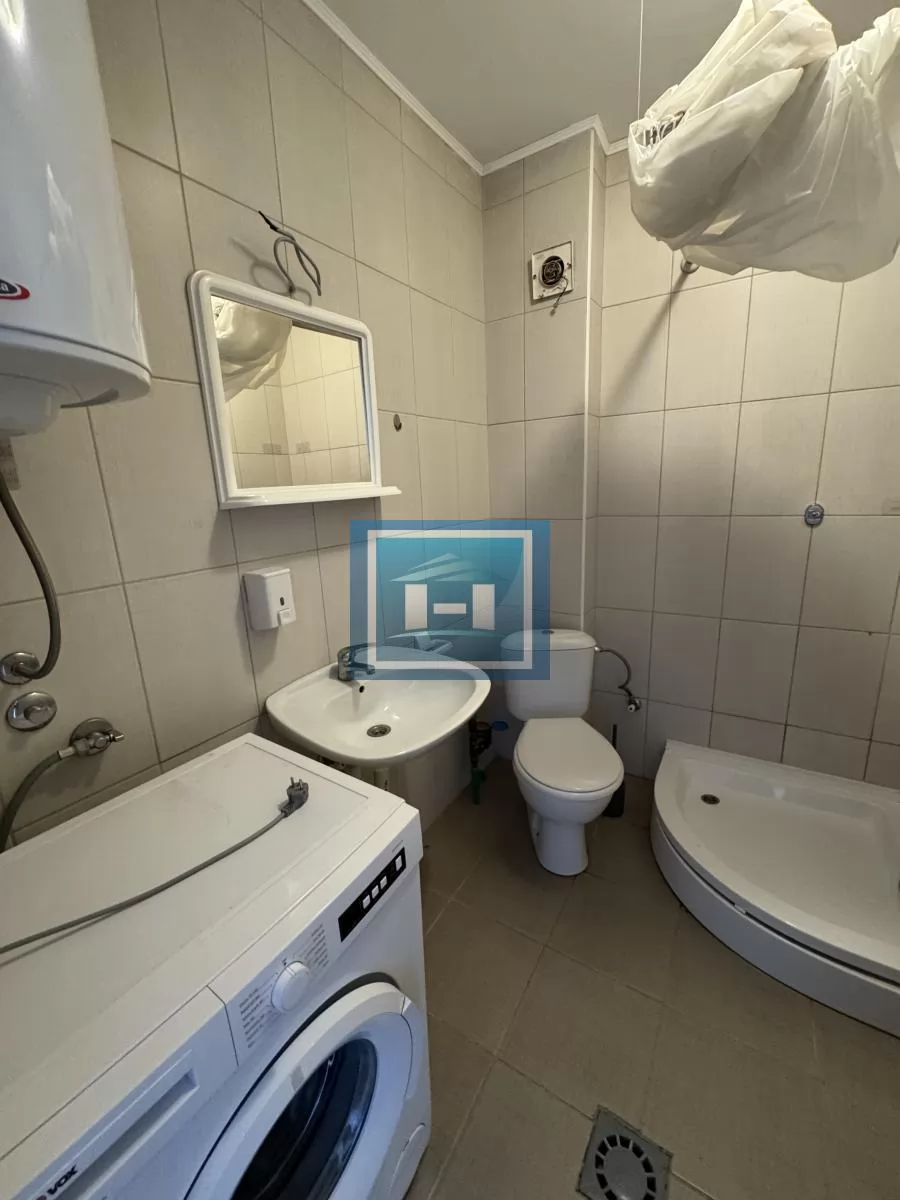 Ne propustite! Namešten stan sa velikom terasom i odličnim rasporedom na traženoj lokaciji 8