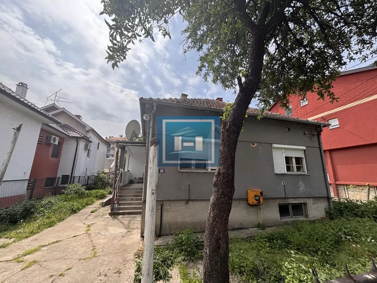 Plac i kuća na odličnoj lokaciji 1