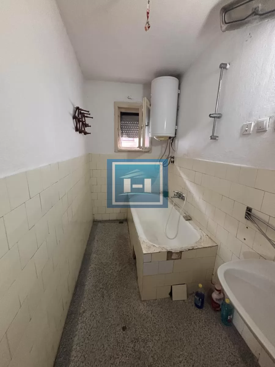 Plac i kuća na odličnoj lokaciji 10