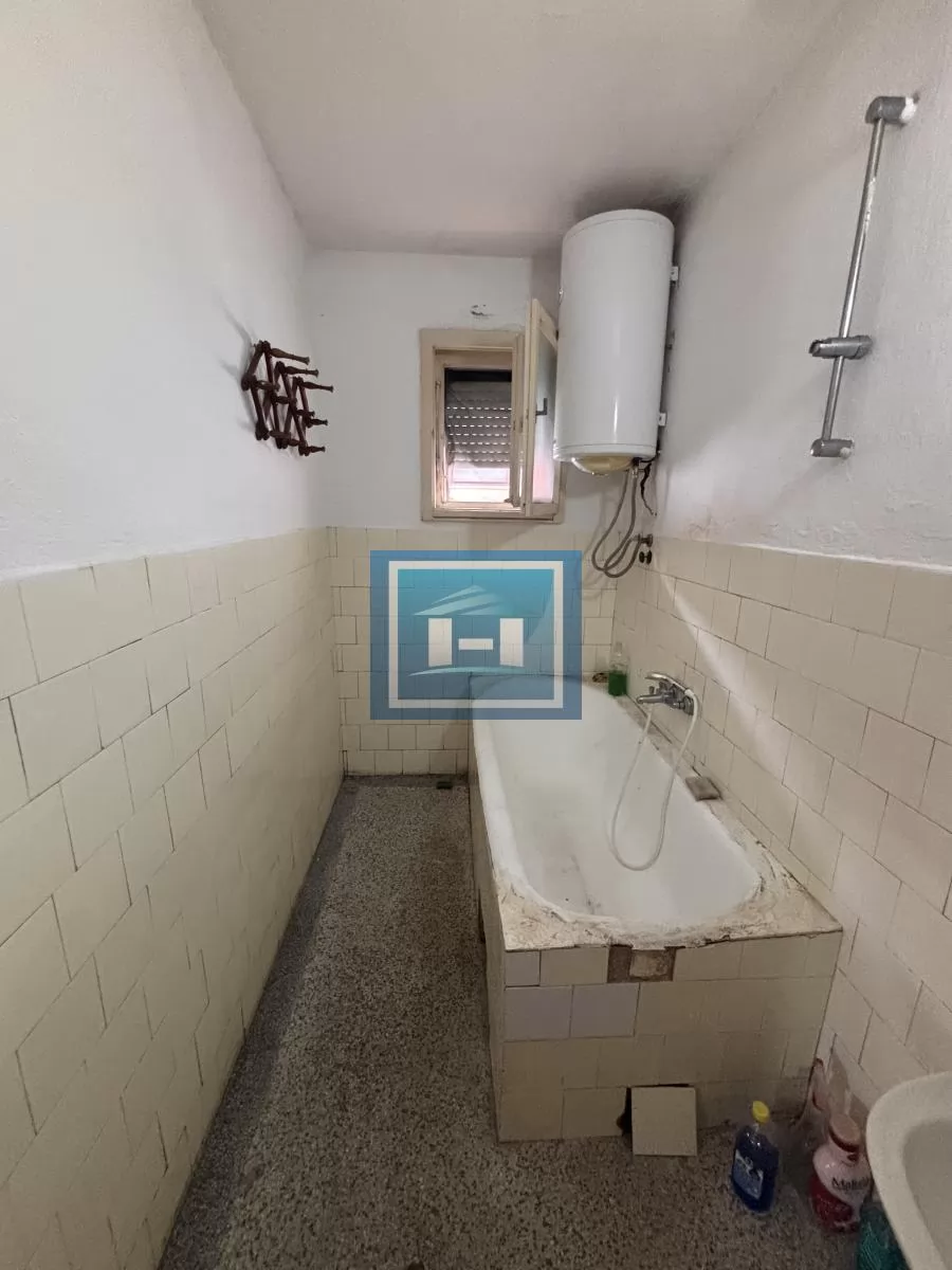 Plac i kuća na odličnoj lokaciji 11