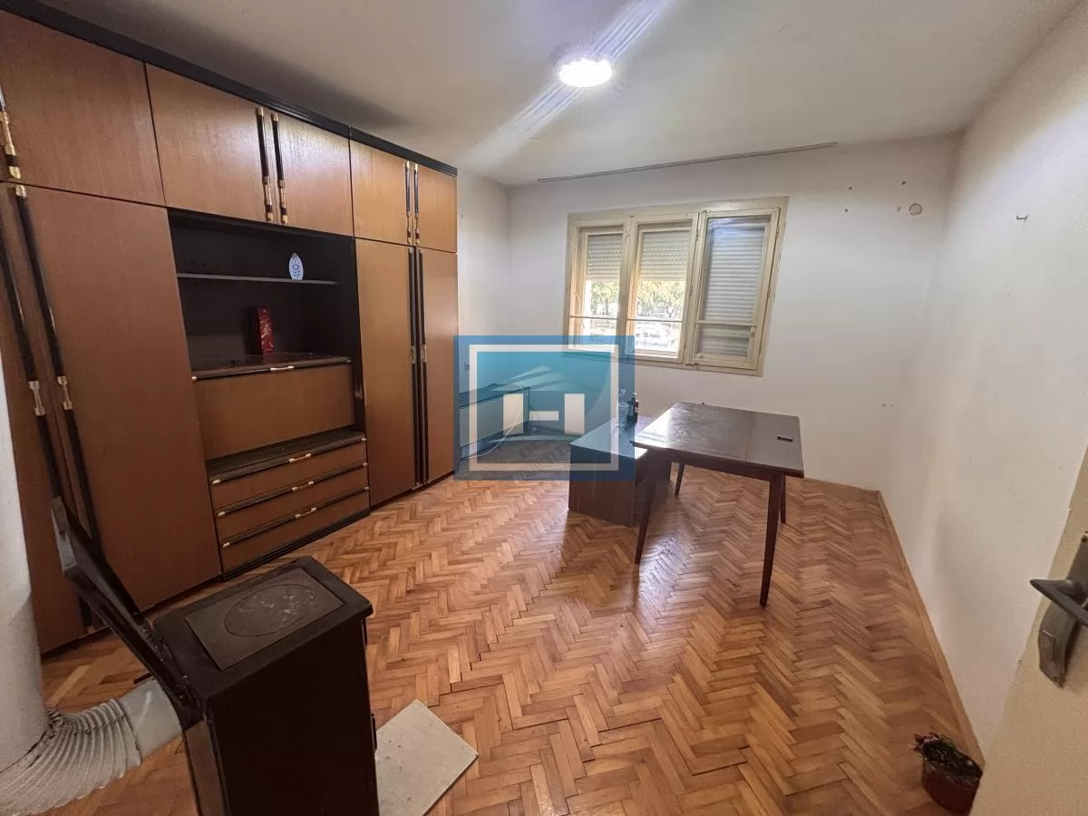 Plac i kuća na odličnoj lokaciji 15