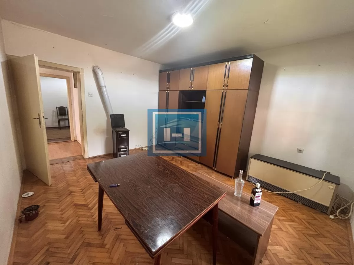 Plac i kuća na odličnoj lokaciji 16