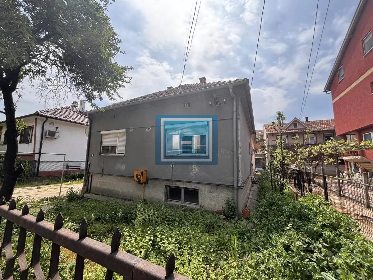 Plac i kuća na odličnoj lokaciji 2