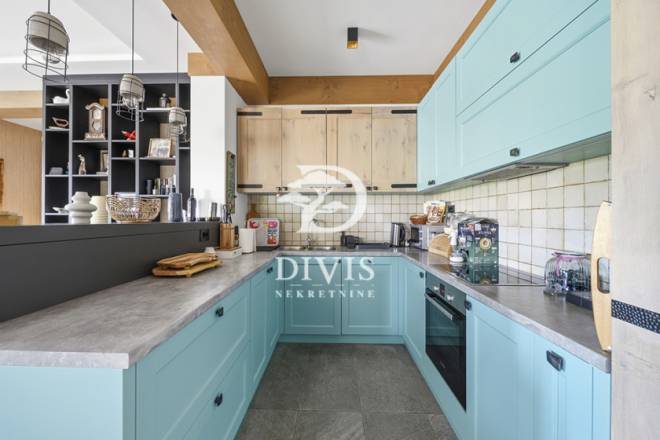Ekskluzivna vila sa bazenom i saunom  Vrdnik 421m2 2