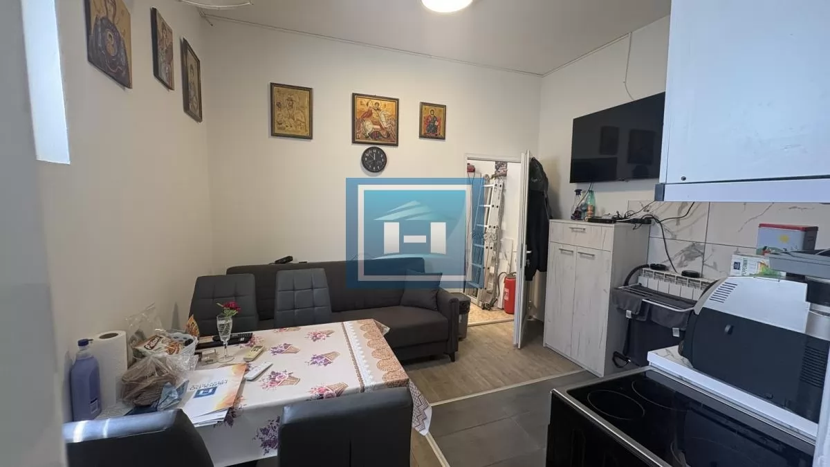 Prodaja stana sa lokalom-40m2 kompletno opremljen 1