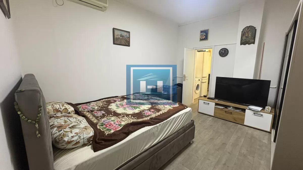 Prodaja stana sa lokalom-40m2 kompletno opremljen 2