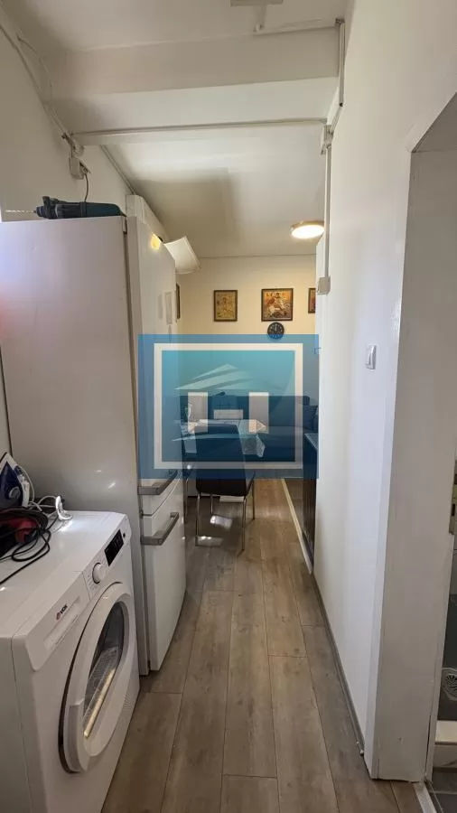 Prodaja stana sa lokalom-40m2 kompletno opremljen 6