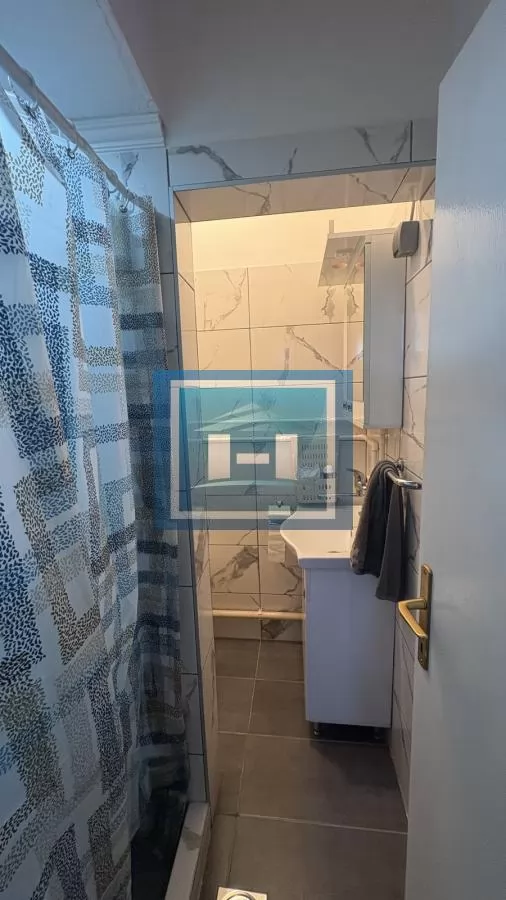 Prodaja stana sa lokalom-40m2 kompletno opremljen 7