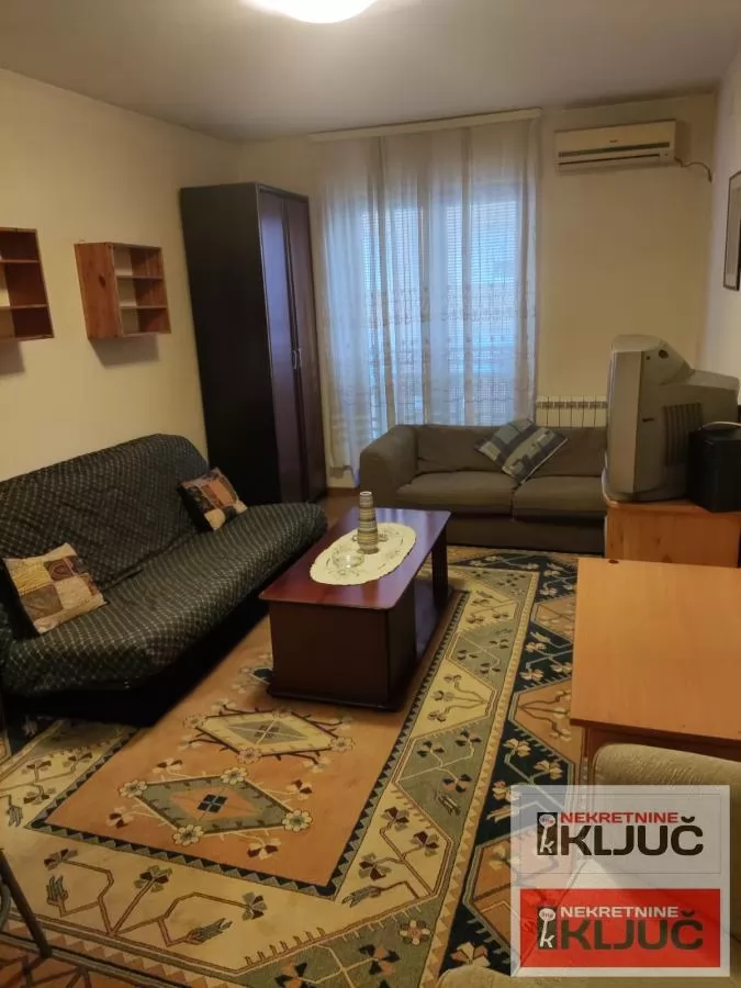 Garsonjera 27 m², Grbavica, Novi Sad, 3. sprat 1