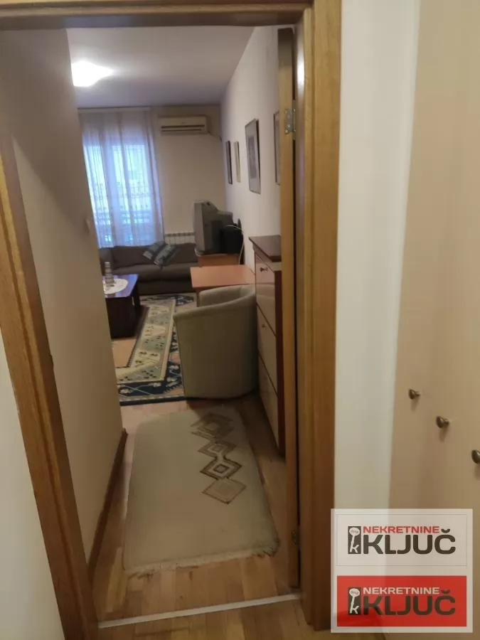 Garsonjera 27 m², Grbavica, Novi Sad, 3. sprat 2