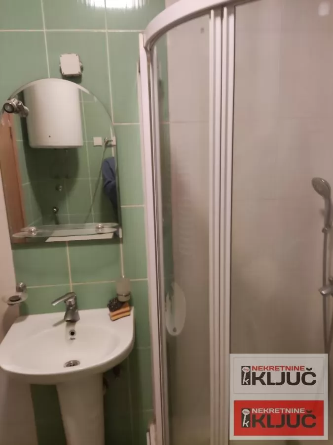 Garsonjera 27 m², Grbavica, Novi Sad, 3. sprat 4